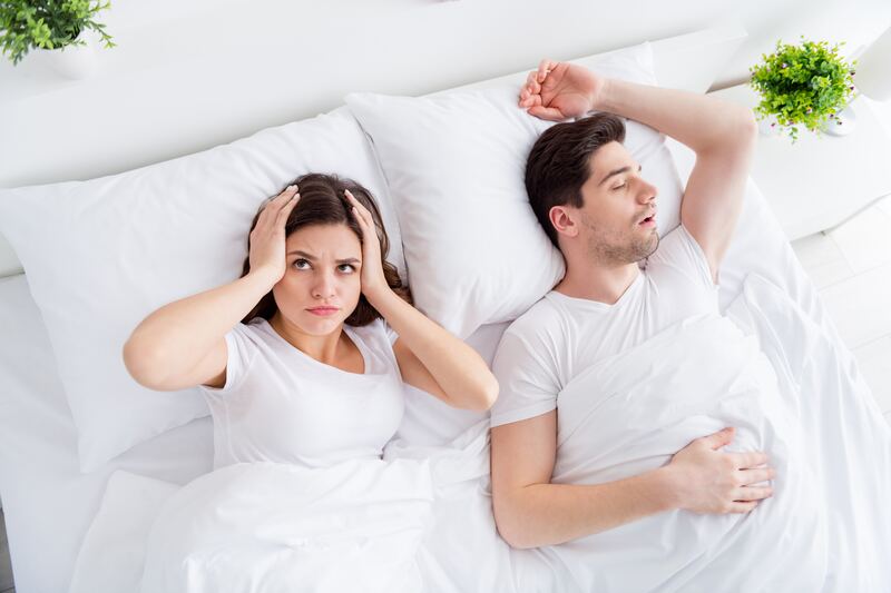 Erholsamer Schlaf – Paar im Bett